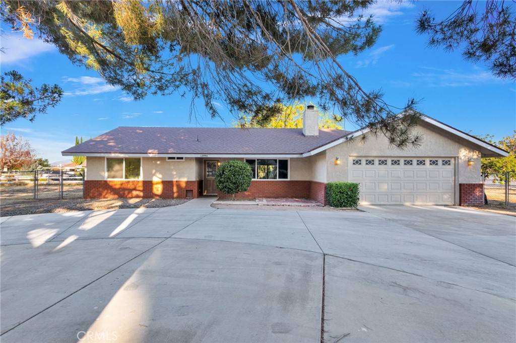12490 Palomino LN, Apple Valley, CA 92308