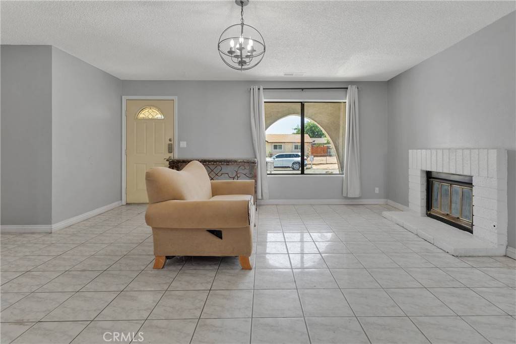 Adelanto, CA 92301,10413 Buckboard CIR