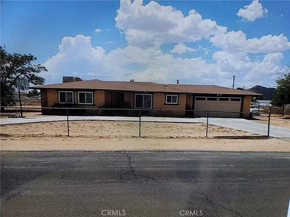 15420 Apache RD, Apple Valley, CA 92307