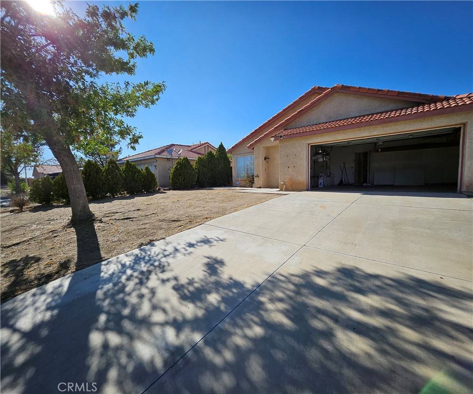 Adelanto, CA 92301,10966 Willow LN