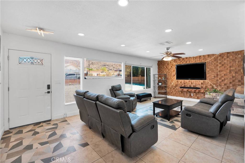 Apple Valley, CA 92307,23859 South RD