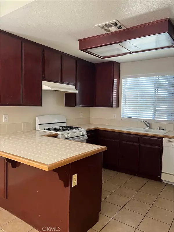 Victorville, CA 92395,12321 Glenwood LN