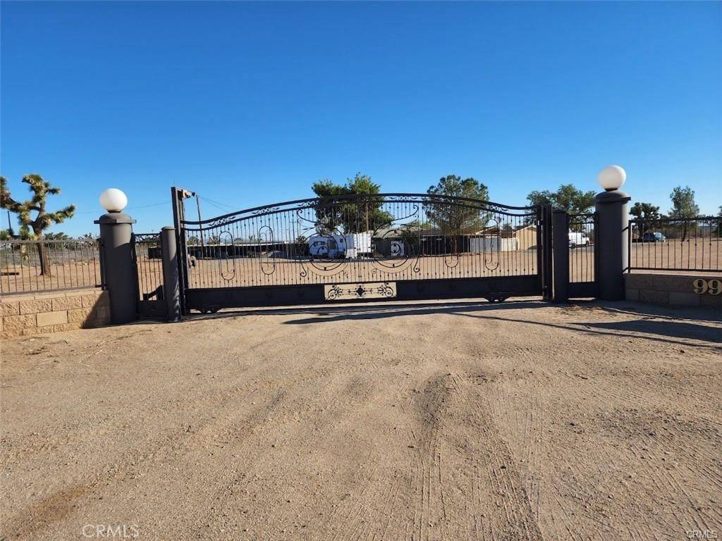 9930 Desert LN, Phelan, CA 92371