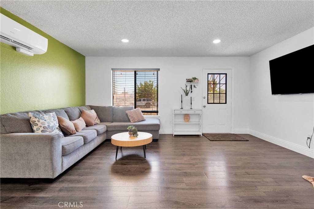 Hesperia, CA 92345,9754 5th AVE
