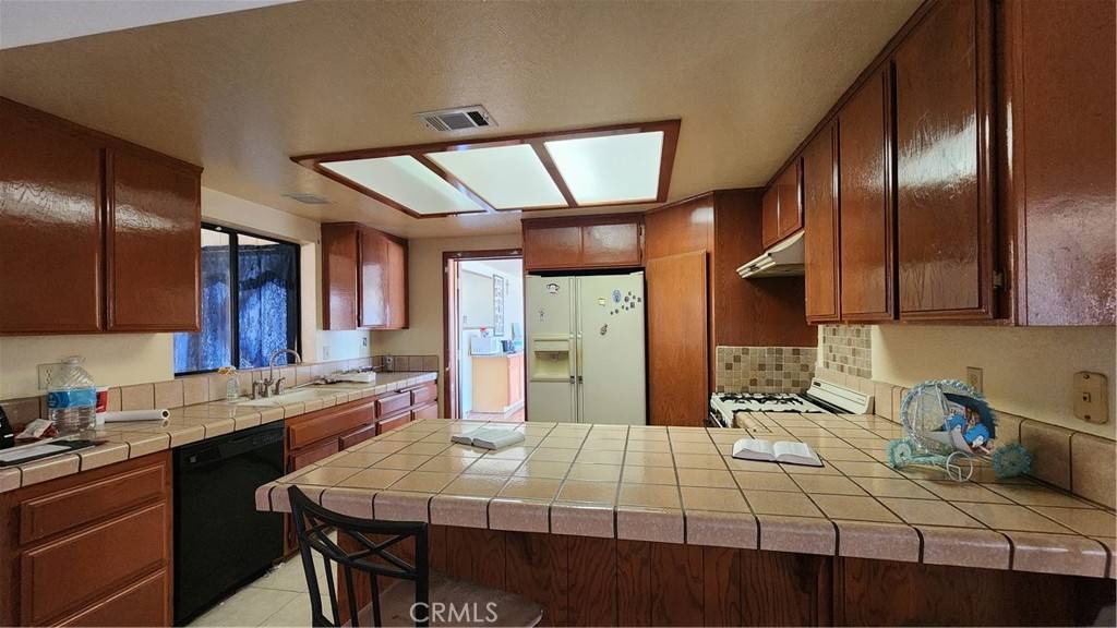 Hesperia, CA 92345,17461 Preston ST