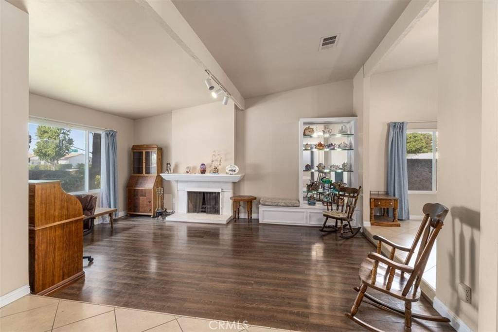 Upland, CA 91786,1193 w 13th ST