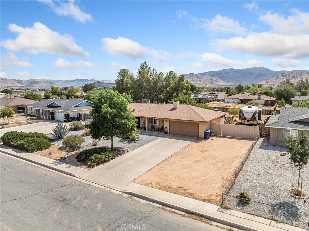13397 Applewood RD, Apple Valley, CA 92308