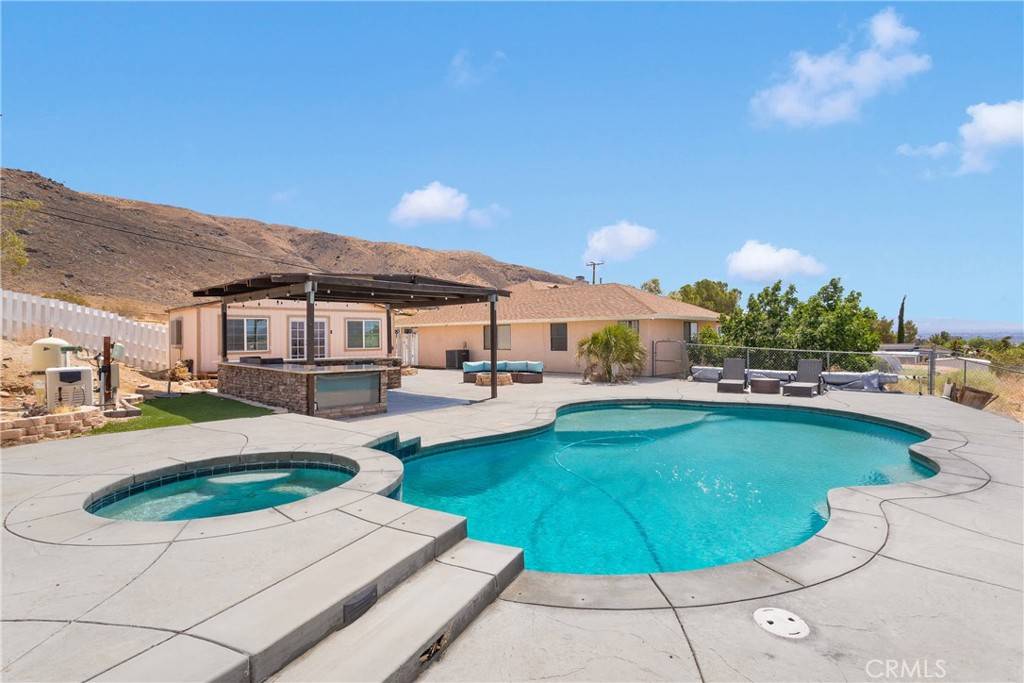 22752 Roundup WAY, Apple Valley, CA 92308