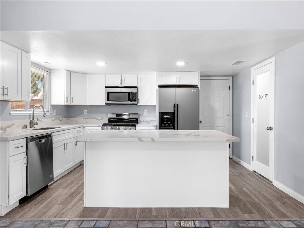 Apple Valley, CA 92308,10833 Kiavan RD