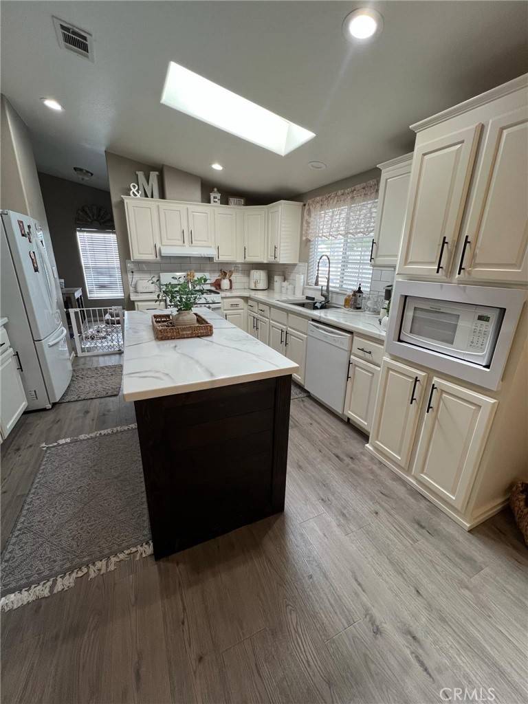 Apple Valley, CA 92307,20843 Waalew RD #C116