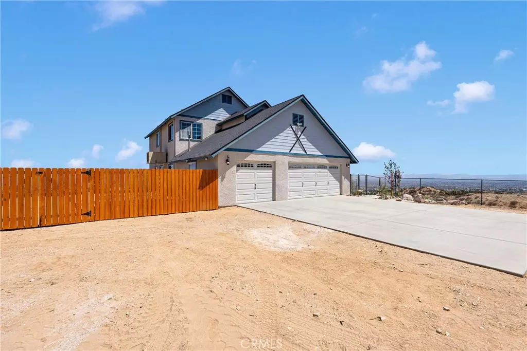 Pinon Hills, CA 92372,8316 Lona LN