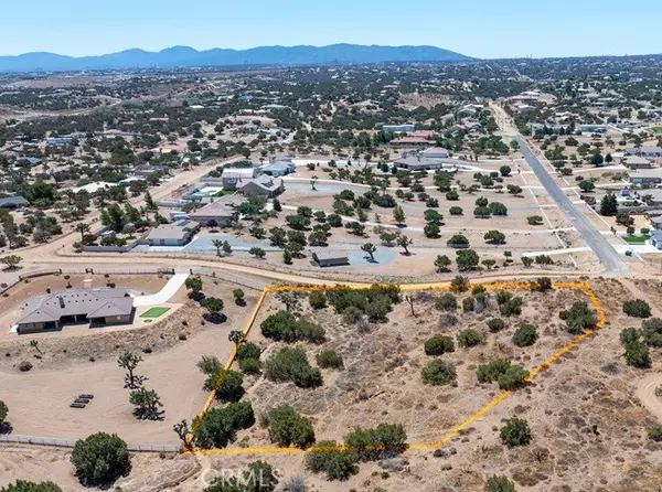 Oak Hills, CA 92344,10624 Cedar ST