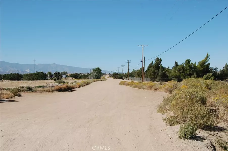 1 Arrohead Rd, Phelan, CA 92371