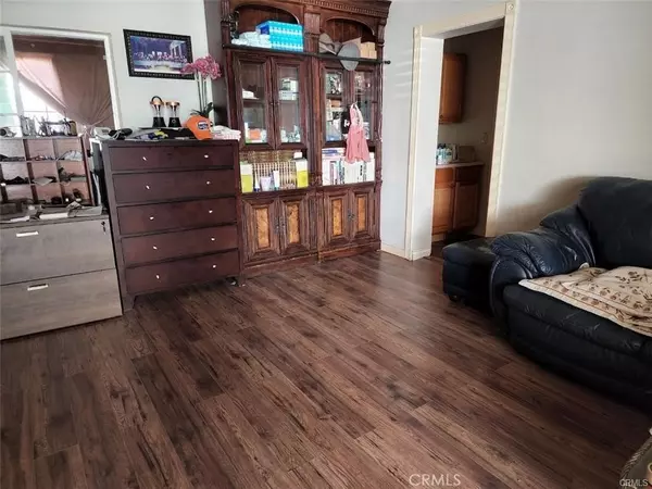 Phelan, CA 92371,9930 Desert LN