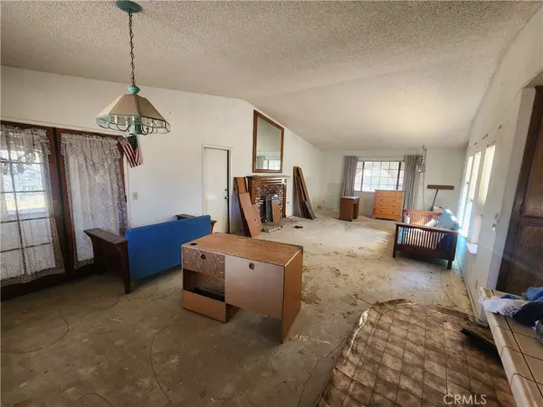 Victorville, CA 92395,12692 9th AVE