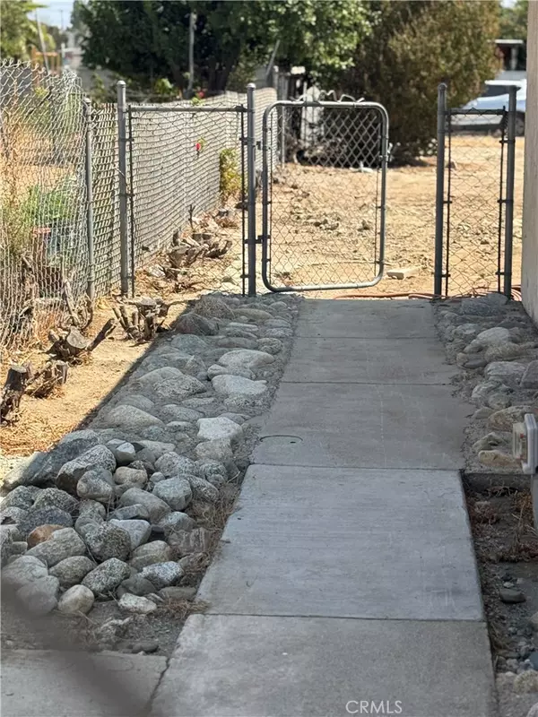 Bloomington, CA 92316,9871 Magnolia ST