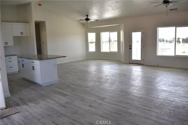 Apple Valley, CA 92307,16944 Pauhaska RD