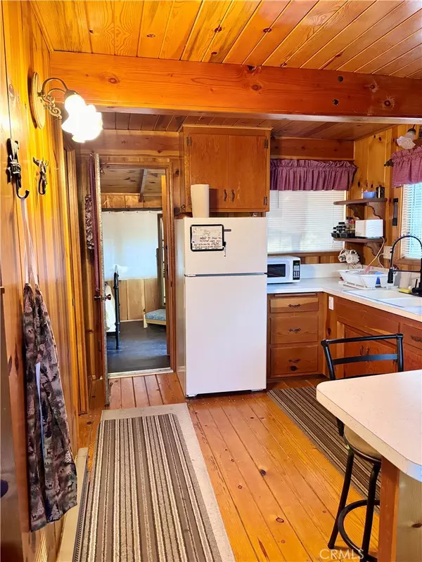 Wrightwood, CA 92397,1825 Thrush