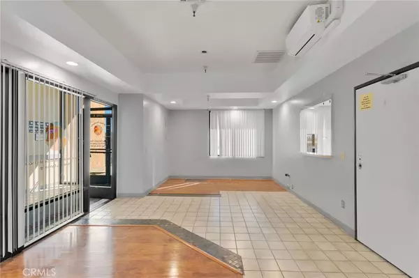 Apple Valley, CA 92307,18056 Wika