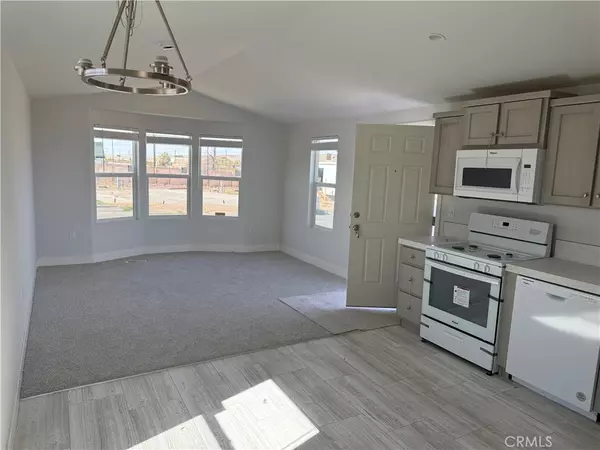 Daggett, CA 92327,35475 National Trails #27