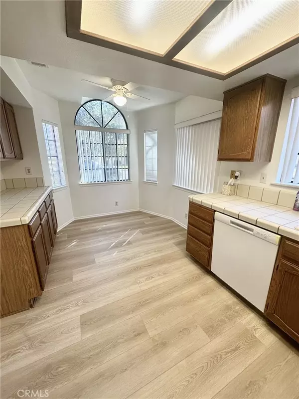 Apple Valley, CA 92308,11718 Oak ST