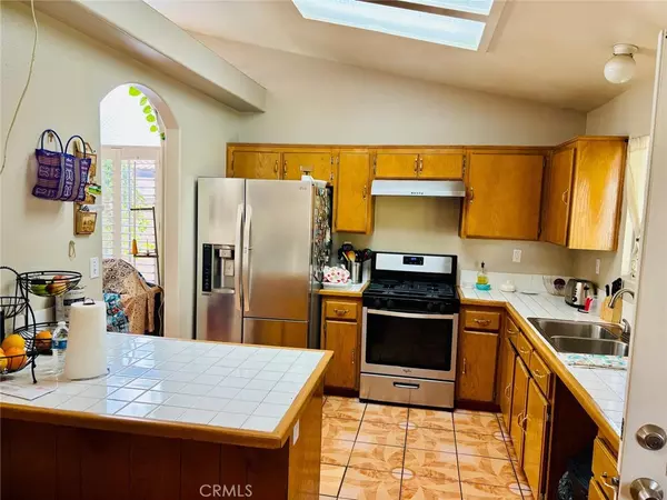 Fontana, CA 92335,15162 Cambria ST