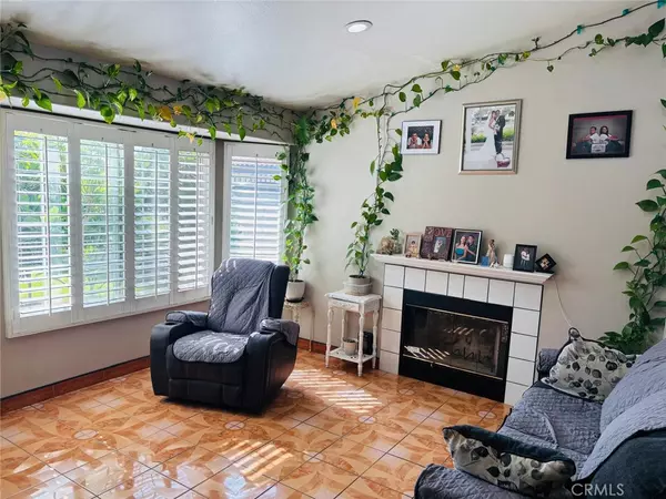 Fontana, CA 92335,15162 Cambria ST