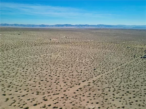 Joshua Tree, CA 92252,63305 Ranier RD