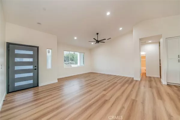 Pinon Hills, CA 92372,1114 Hollister