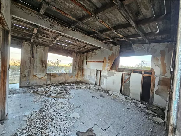 Lucerne Valley, CA 92356,411 Powerline Rd.