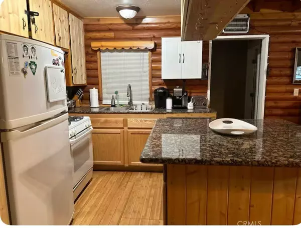 Wrightwood, CA 92397,646 Mountain View AVE