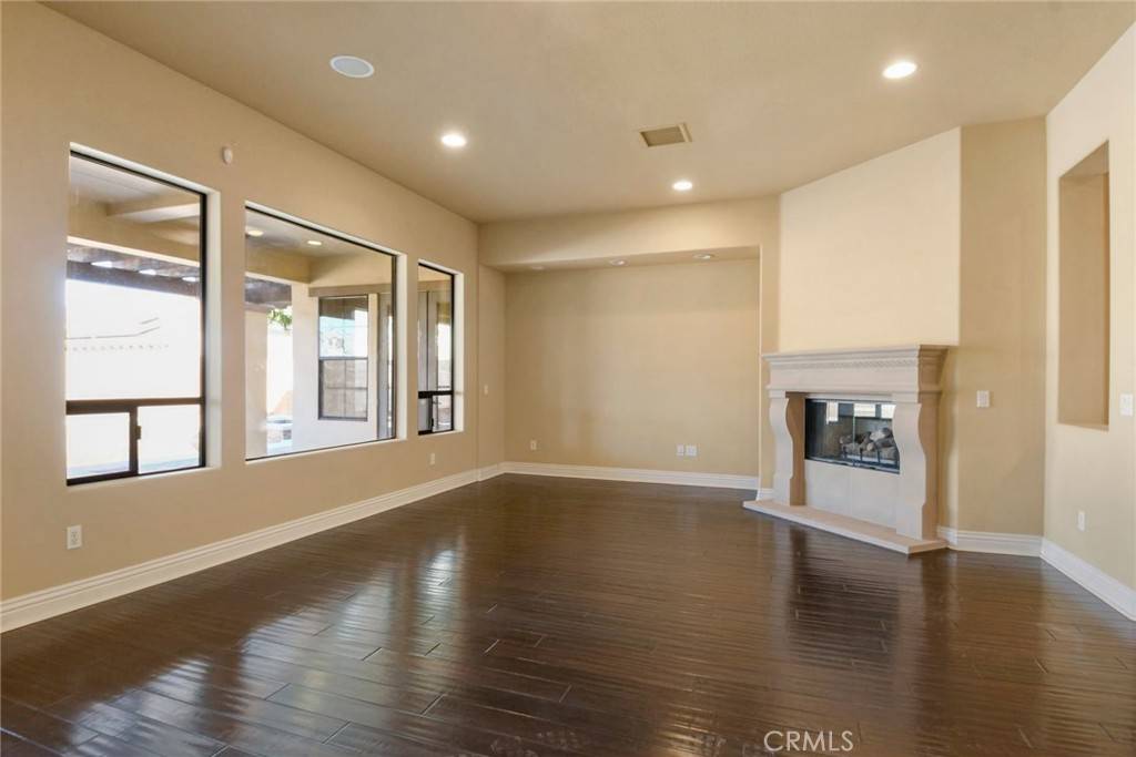 Cathedral City, CA 92234,431 Via Milano