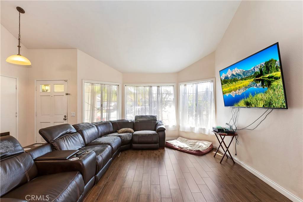Corona, CA 92878,938 Amherst ST
