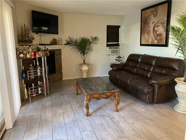 Fontana, CA 92335,9633 Juniper AVE #F7