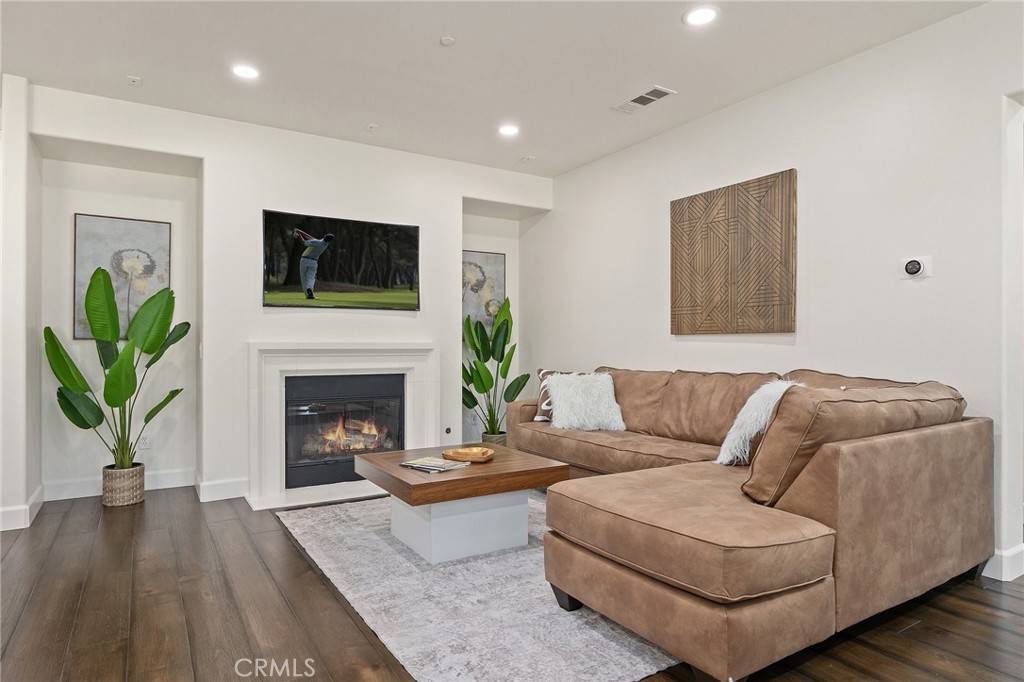 Irvine, CA 92618,32 Bridge TRL