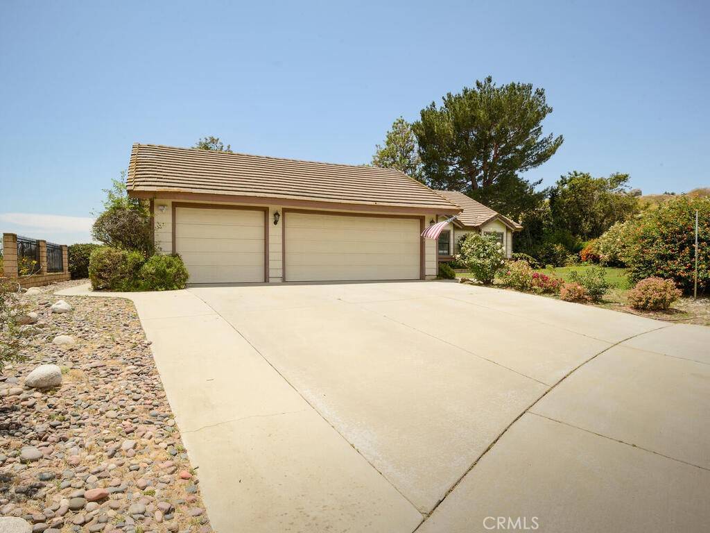 Jurupa Valley, CA 92509,5523 Eveningside LN