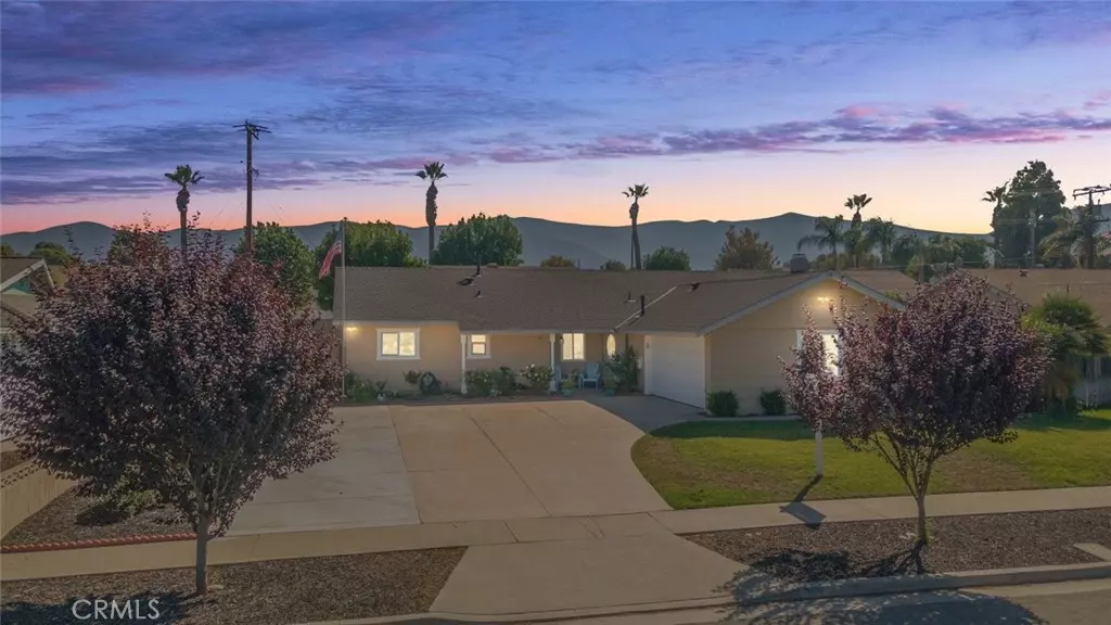 Corona, CA 92882,964 W Rancho RD