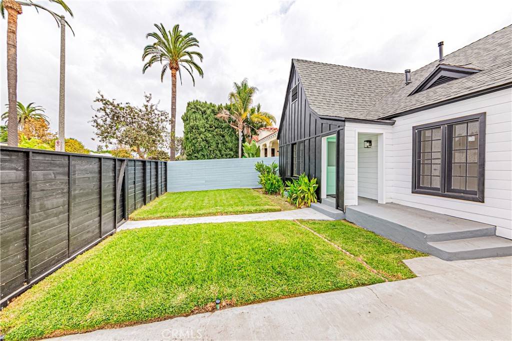 Los Angeles, CA 90016,2942 S West View ST