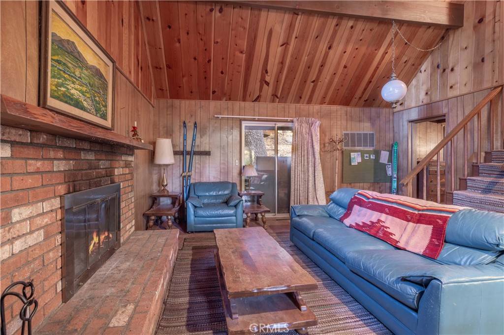 Big Bear Lake, CA 92315,1332 Siskiyou DR