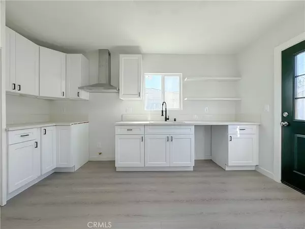 Compton, CA 90221,1515 N Willow AVE