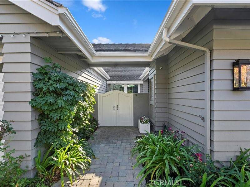 7 Northampton CT #104, Newport Beach, CA 92660