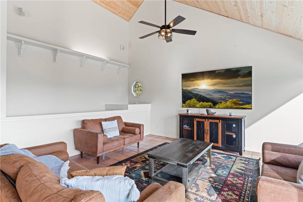 Lake Arrowhead, CA 92352,26150 Walnut Hills DR