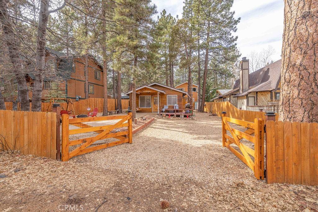 212 Spruce LN, Big Bear, CA 92386