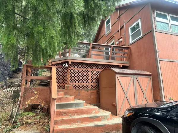 Crestline, CA 92322,23083 Hemlock LN #B