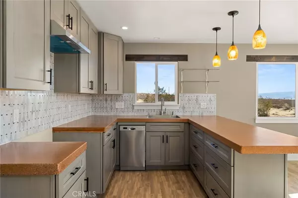 Joshua Tree, CA 92252,60785 La Brisa DR