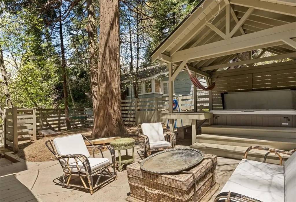 Lake Arrowhead, CA 92352,855 Lake DR