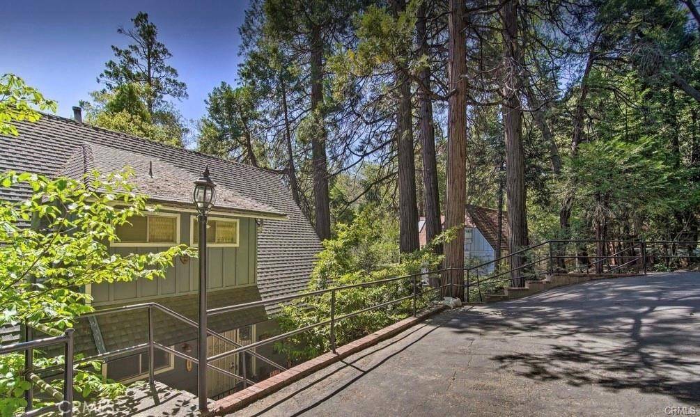 Lake Arrowhead, CA 92352,384 Primrose CIR