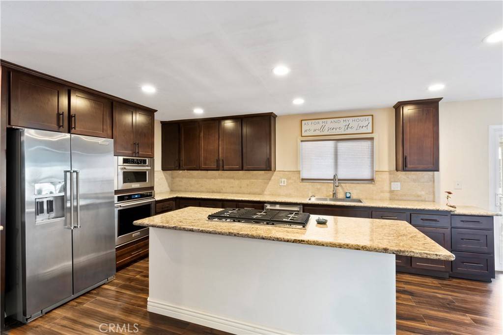 1383 Thornwood, Corona, CA 92882
