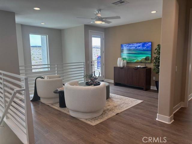 Valencia, CA 91381,27340 Creekwood LN