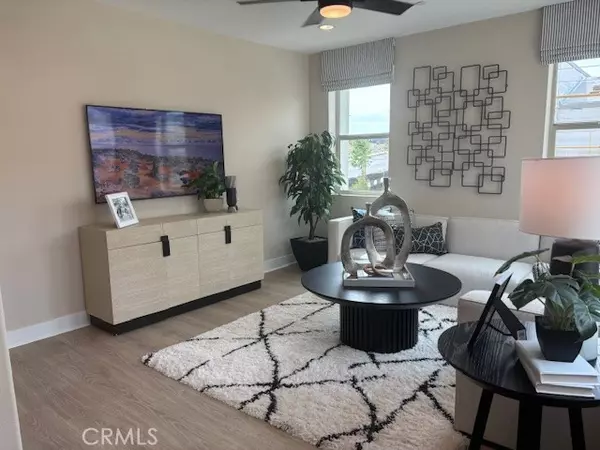 Valencia, CA 91381,27345 Creekwood LN